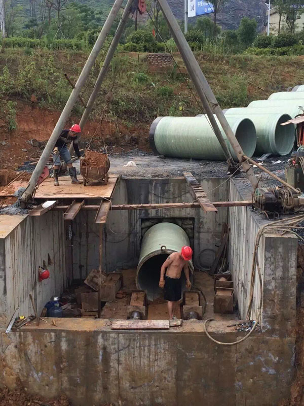 郴州市“引郴人燕”Ф1200mm 玻璃夹砂钢管顶管工程