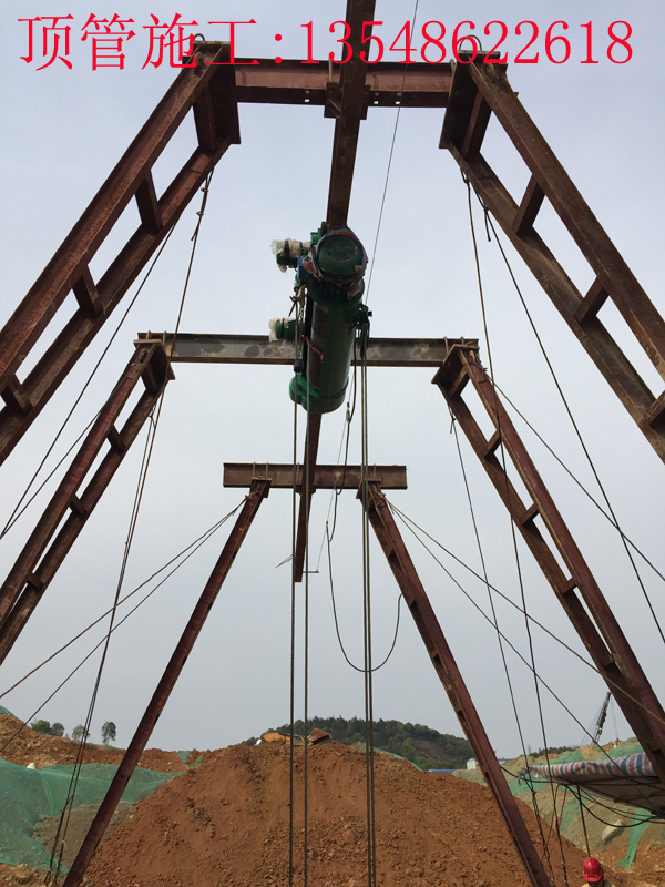 岳麓大道西Ф2400 mm雨水顶管工程