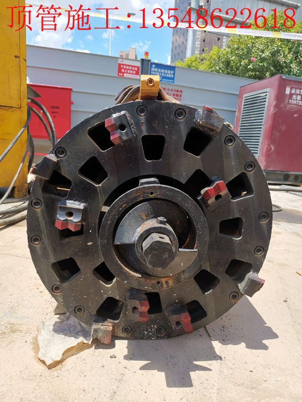 国际新城Ф400 mm玻璃钢夹砂管微型顶管