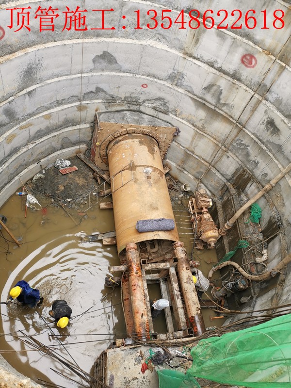 隆回汽车总站Ф1500 mm岩石顶管施工