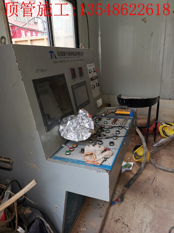 隆回汽车总站Ф1500 mm岩石顶管施工