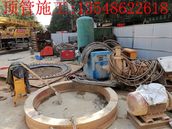 隆回汽车总站Ф1500 mm岩石顶管施工